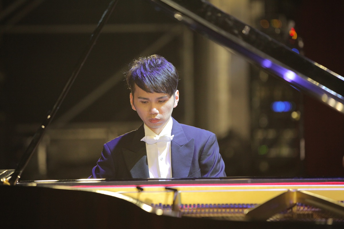 一銀舉辦公益音樂會 世界頂尖鋼琴家「盧易之」琴藝精湛2/4
