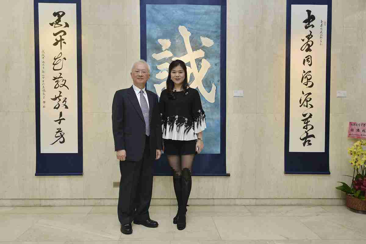 一銀深耕本土藝術　推出鄭紅雪「穿越古今 翰墨萱情」彩墨個展1/2
