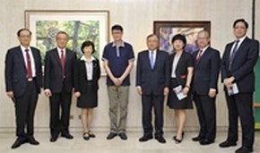 一銀深耕本土藝術 推出《大地之美-黃奕鳴西畫創作展》~2/4