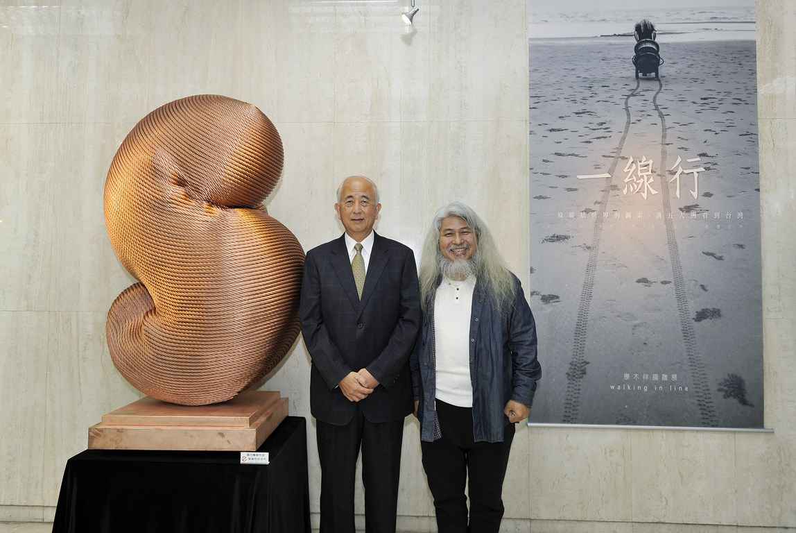 一銀展出康木祥《一線行》鋼雕展 鋼索聯結世界創造無限驚艷~1/5