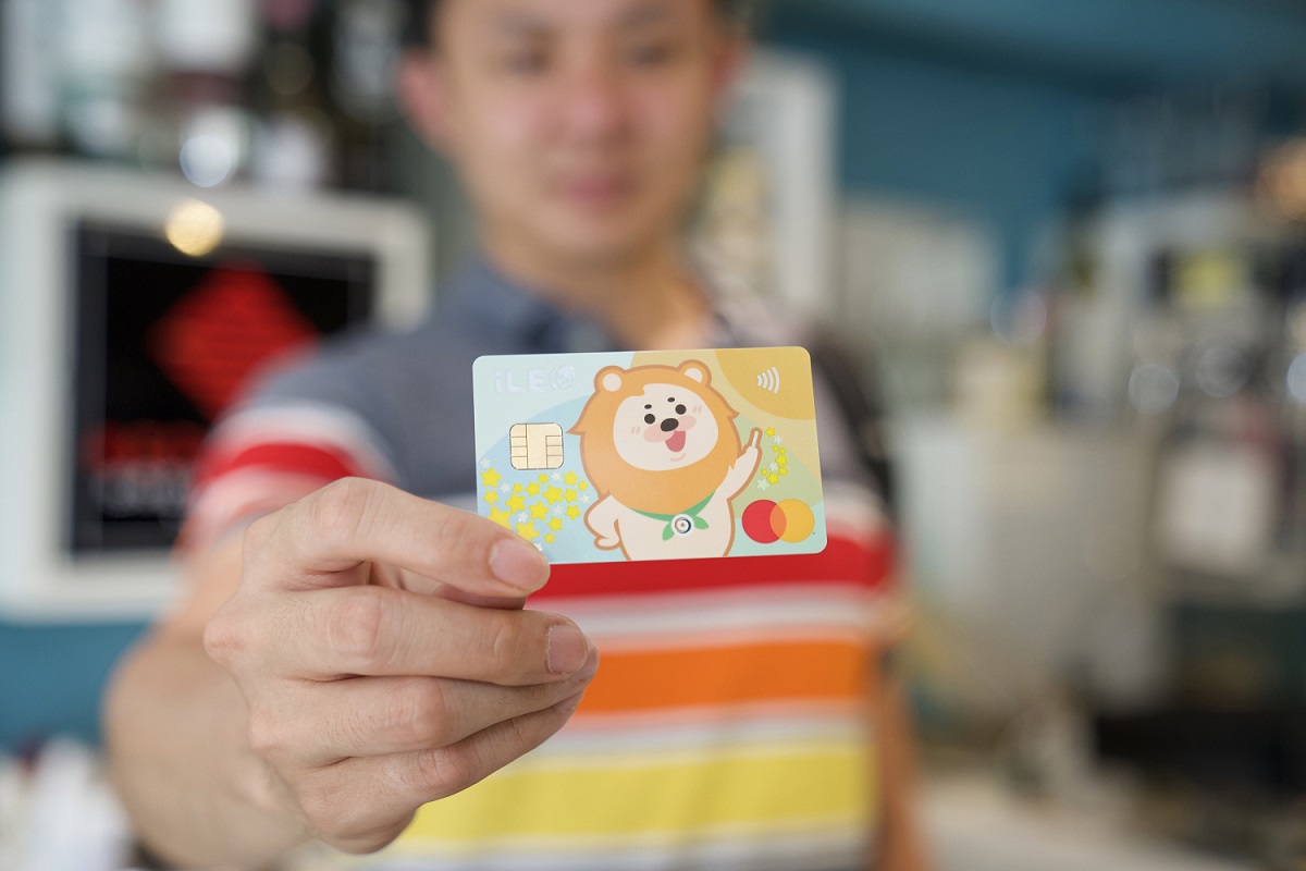 振興券選一銀卡 最優享35.3%回饋，共一張圖