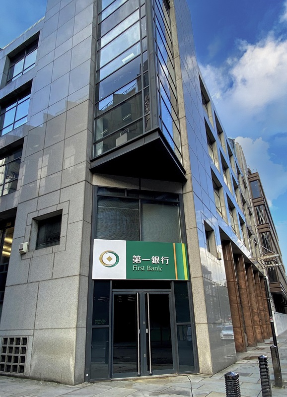 臺灣海外據點首例 第一銀行倫敦分行大樓獲英綠建築標章，共一張圖
