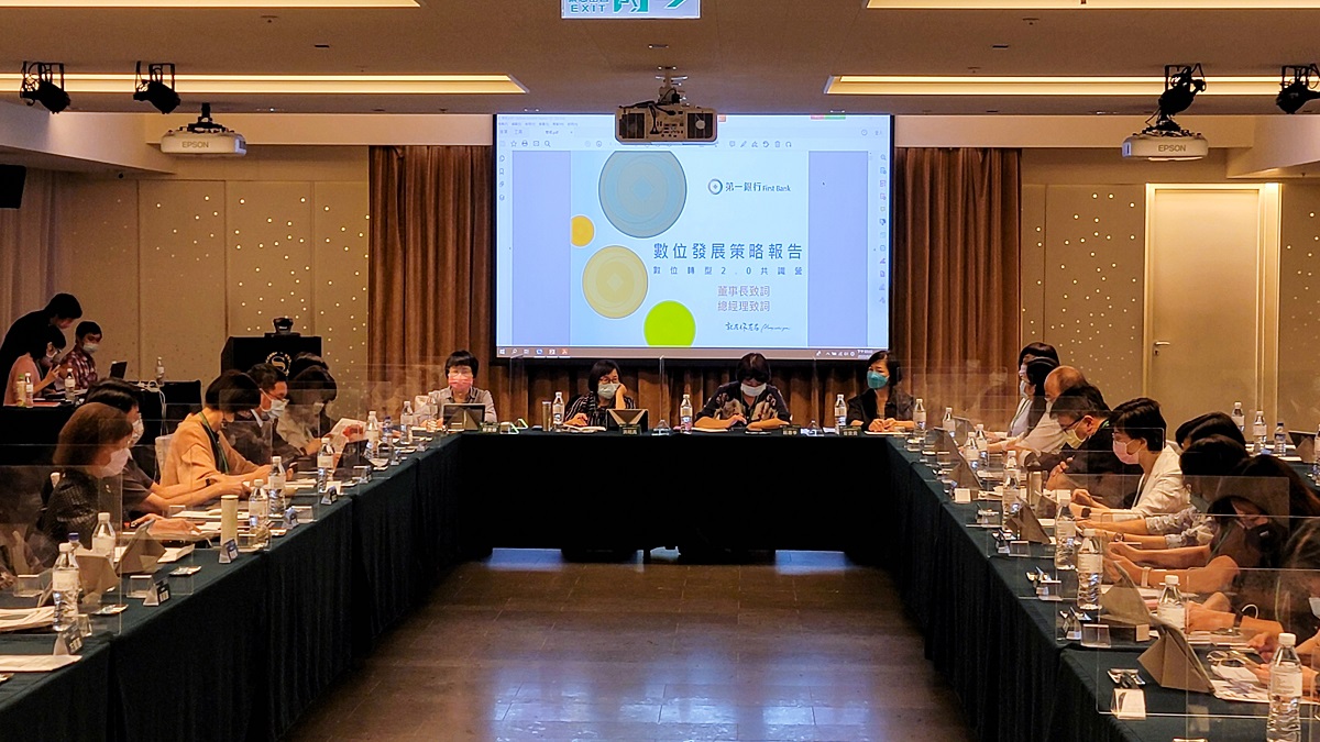 凝聚數位轉型共識 第一銀行iLEO數位帳戶突破百萬戶，共一張圖