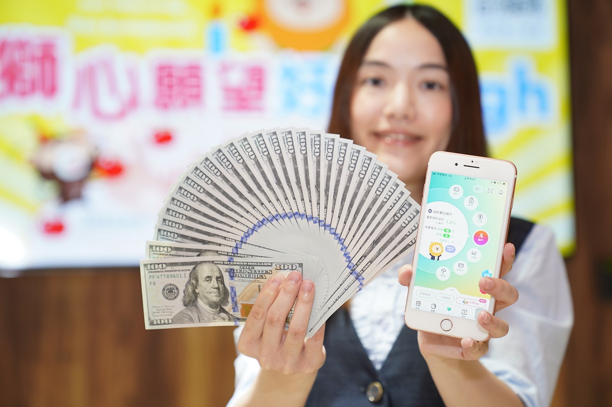 iLEO小粉獅生日慶 第一銀行獻禮最高3％美元定存，共一張圖