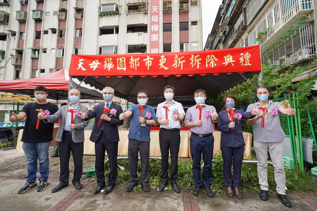 第一銀行落實ESG 地主自建型都更「天母樺園」完成拆除，共一張圖。