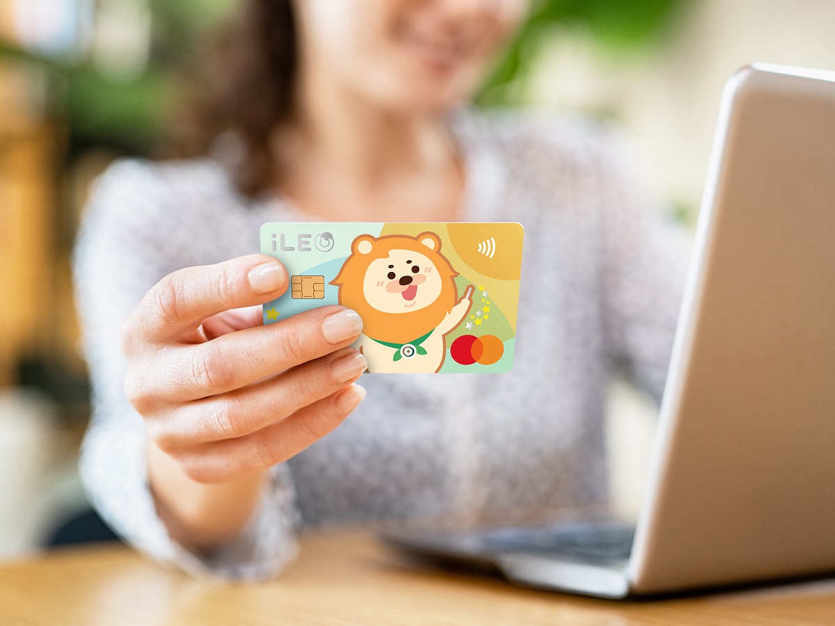雙11購物節持一銀卡網購最高享27％回饋，共1張。